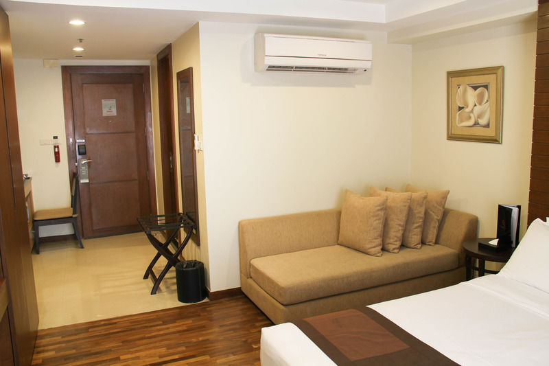 Furamaxclusive Sathorn, Отель 4*