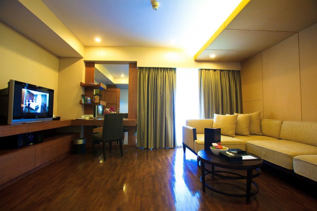 Furamaxclusive Sathorn, Отель