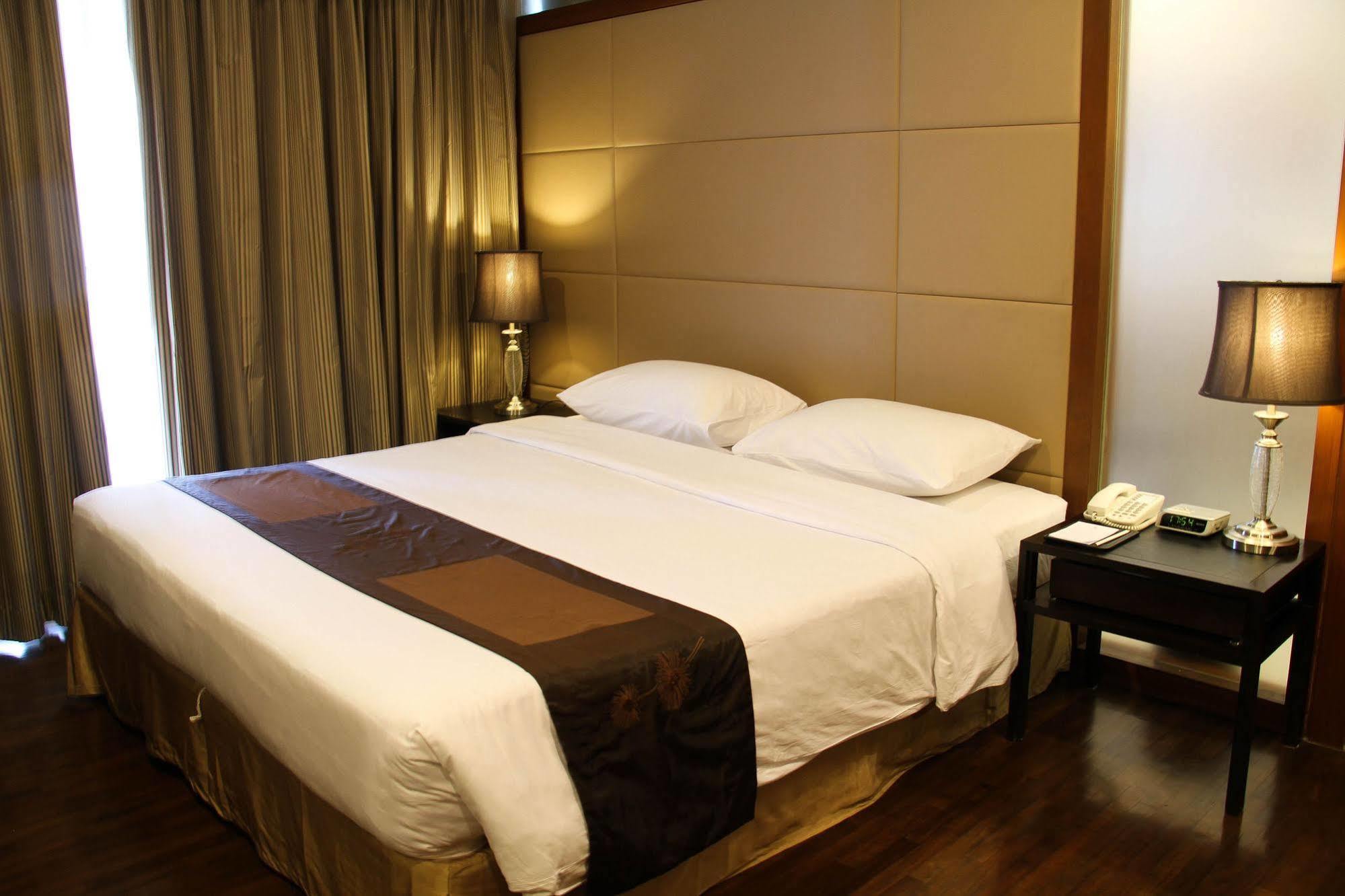 Отель Furamaxclusive Sathorn, 4*
